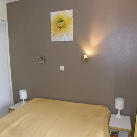 Deux Pieces Rez De Jardin Cap Esterel Esterelvacances Apartamento